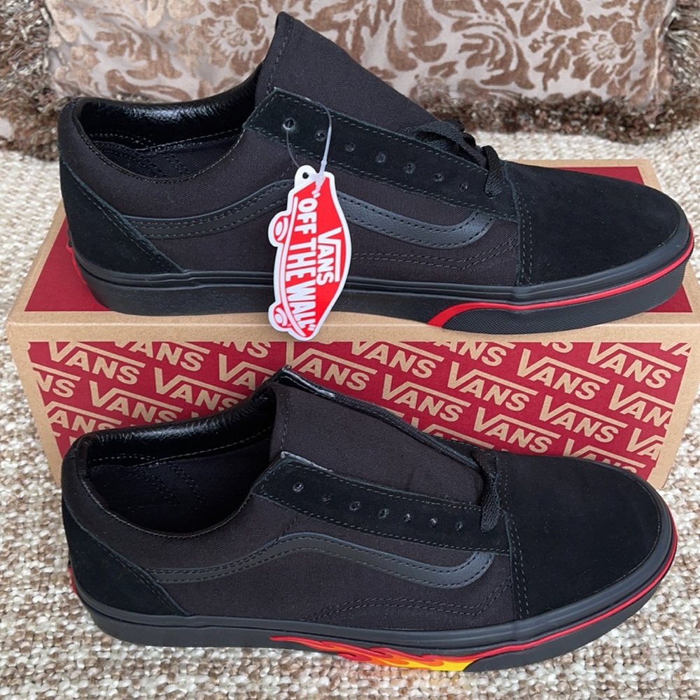 Vans WMNS Old Skool
(Flame Wall) Black/Black
VN0A38G1Q8Q
Sneakers - Picture 4 of 16